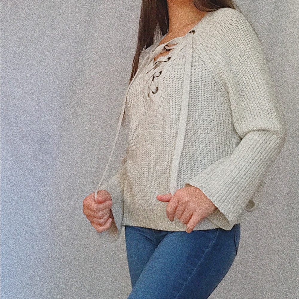 BELLED SLEEVE SWEATER
